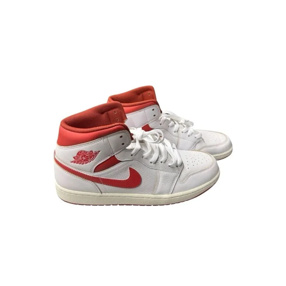 Nike Air Jordan 1 Mid SE in the 'White Dune Red' colorway. Sz 12